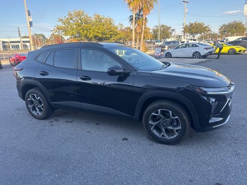 Used 2024 Chevrolet Trax LT w/ LT Convenience Package image 4