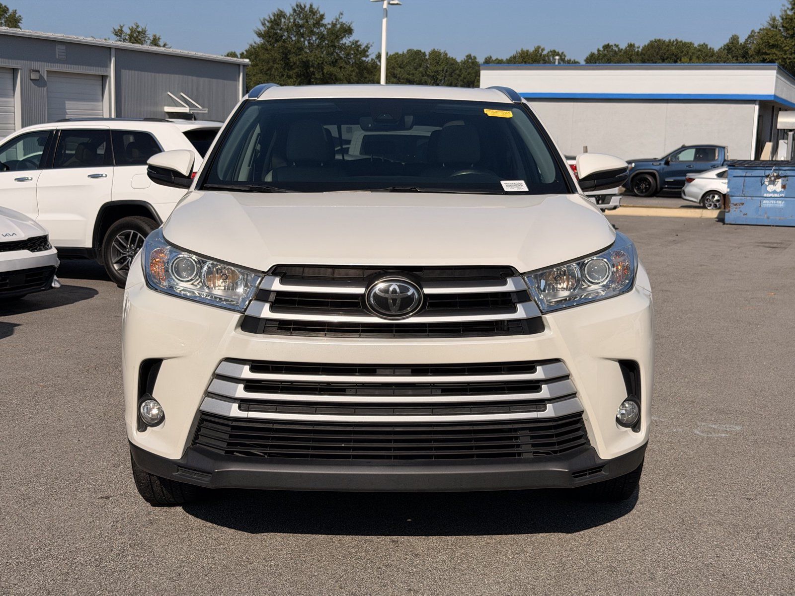 Used 2019 Toyota Highlander XLE FWD image 6