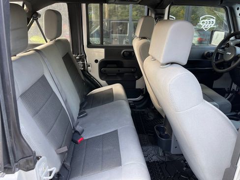 Used 2009 Jeep Wrangler Unlimited X AWD/4WD image 17