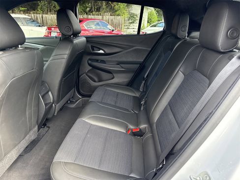 Used 2024 Buick Envista Preferred w/ Advanced Safety Package image 10