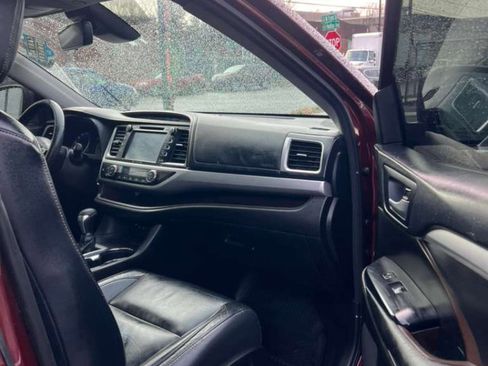 Used 2018 Toyota Highlander XLE image 26