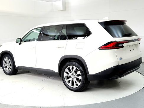 Used 2024 Toyota Grand Highlander AWD image 4