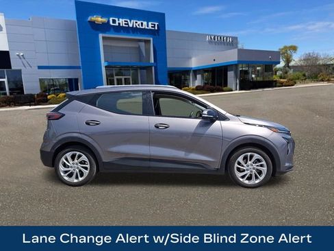 Used 2023 Chevrolet Bolt EUV LT w/ Comfort Package FWD image 28