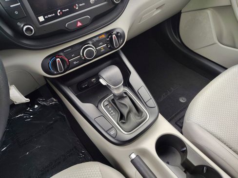 Used 2025 Kia Soul LX image 12