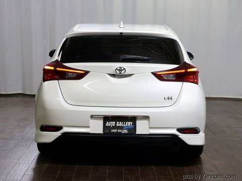 Used 2017 Toyota Corolla iM image 4