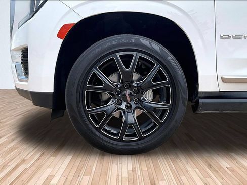 Used 2021 GMC Yukon Denali w/ Denali Premium Package AWD/4WD image 8