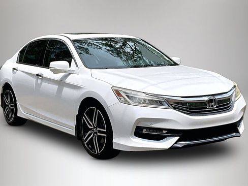 Used 2016 Honda Accord Touring image 2