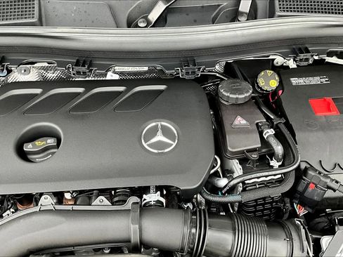 Used 2025 Mercedes-Benz GLA 250 4MATIC image 17