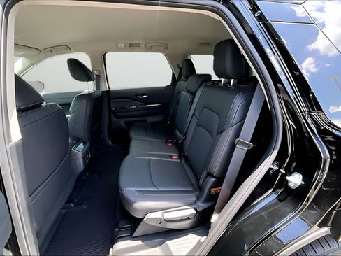New 2026 Nissan Pathfinder SL FWD image 17