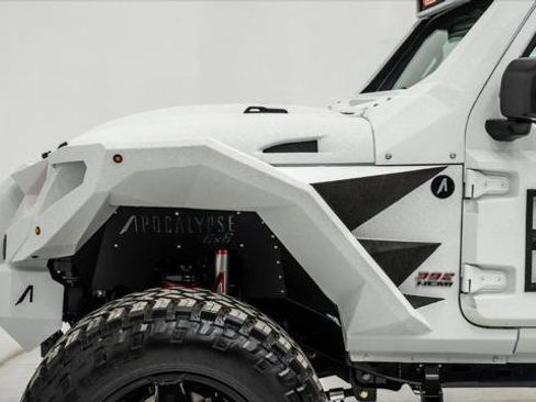 Used 2025 Jeep Gladiator Sport image 21