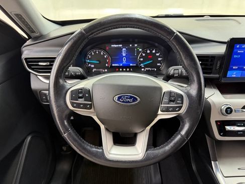 Used 2022 Ford Explorer XLT w/ Equipment Group 202A AWD/4WD image 25
