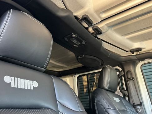 Used 2021 Jeep Wrangler Unlimited Sahara AWD/4WD image 18