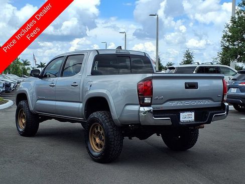 Used 2021 Toyota Tacoma SR5 AWD/4WD image 5