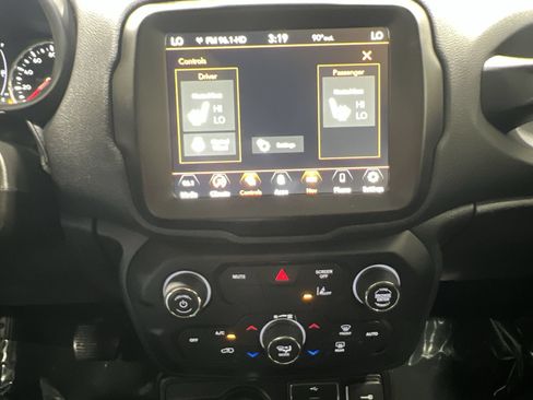 Used 2023 Jeep Renegade Latitude w/ Premium Group AWD/4WD image 19