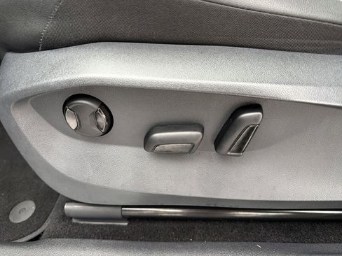 Used 2023 Volkswagen Tiguan SE R-Line image 7