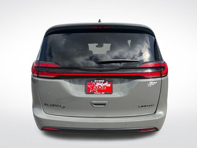 Used 2025 Chrysler Pacifica Limited FWD image 5