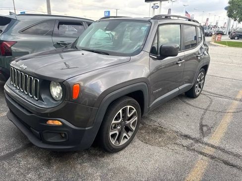 Used 2018 Jeep Renegade Latitude w/ Advanced Technology Group FWD image 3