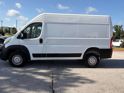 Used 2023 RAM ProMaster 2500 FWD image 4