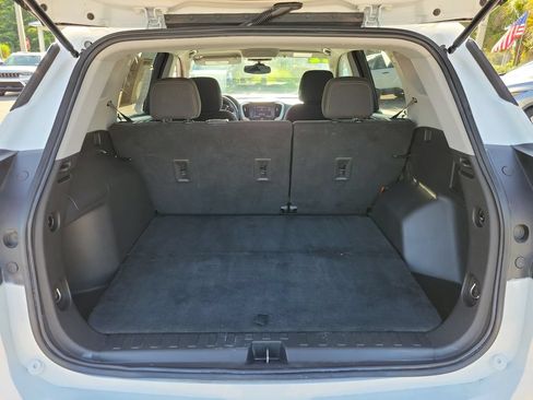 Used 2022 GMC Terrain SLE FWD image 8