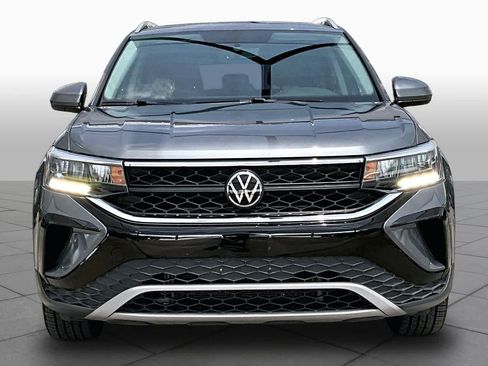 Used 2022 Volkswagen Taos SE FWD image 4