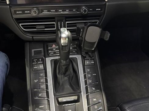 Used 2021 Porsche Macan Base image 4