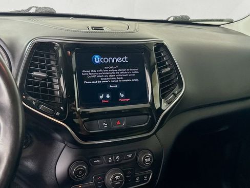 Used 2019 Jeep Cherokee Limited AWD/4WD image 17