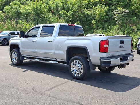 Used 2019 GMC Sierra 2500 Denali w/ Suspension Package, Off-Road AWD/4WD image 4