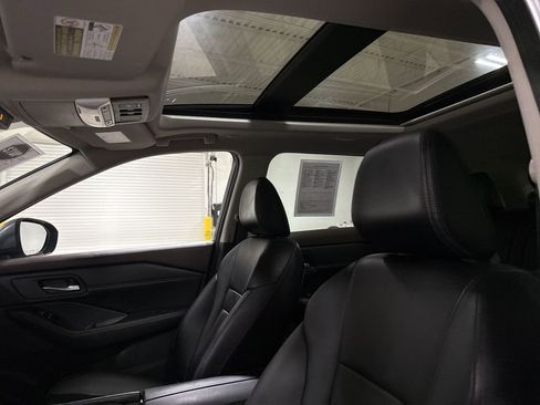 Used 2023 Nissan Rogue SL image 19