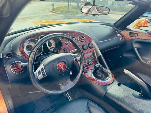 Used 2006 Pontiac Solstice Convertible w/ Premium Package RWD image 34