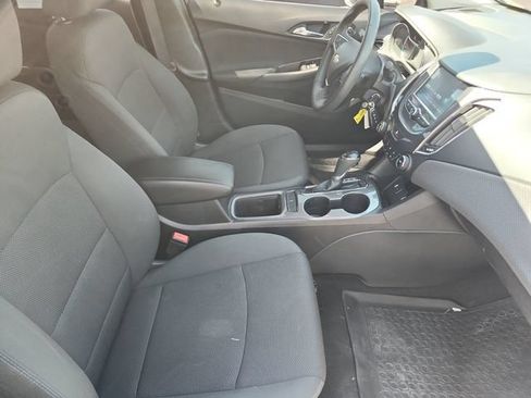 Used 2017 Chevrolet Cruze LT FWD image 19