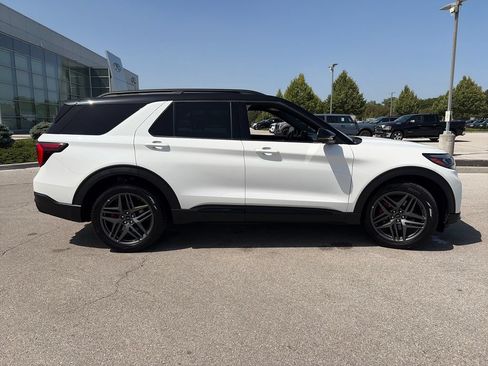 Used 2025 Ford Explorer ST w/ Sun And Sound Package AWD/4WD image 9
