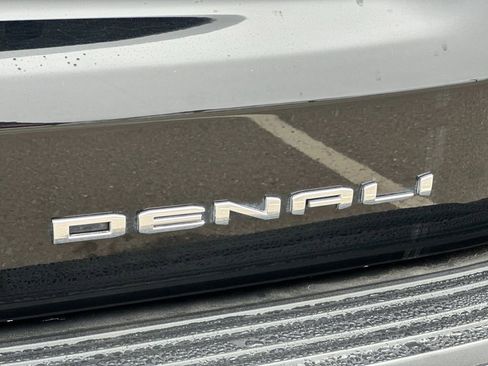 Used 2021 GMC Yukon Denali w/ Denali Premium Package image 26