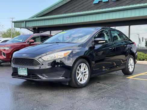 Used 2017 Ford Focus SE FWD image 4