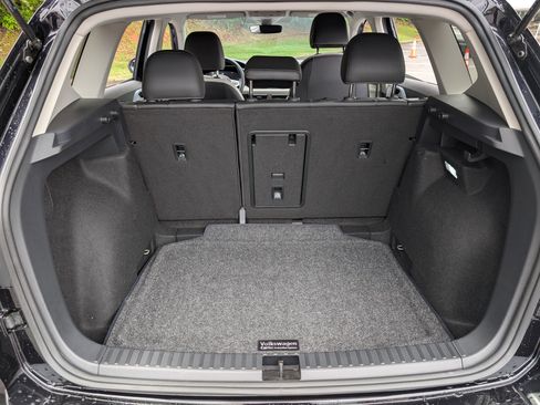 Used 2025 Volkswagen Taos SE FWD image 18