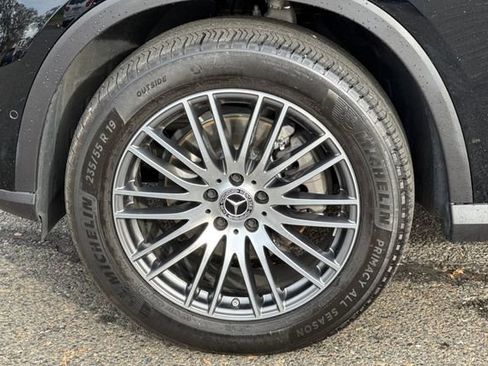 Used 2025 Mercedes-Benz GLC 300 4MATIC image 45