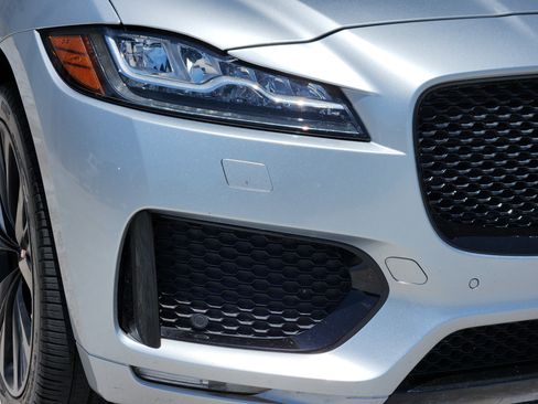 Used 2017 Jaguar F-PACE S AWD/4WD image 9