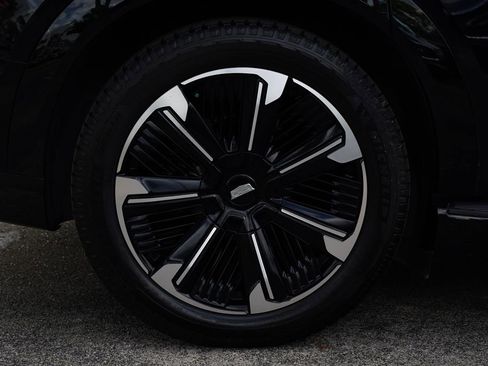 Used 2025 Cadillac Escalade IQ Sport 1 w/ Smart Trailering package image 12