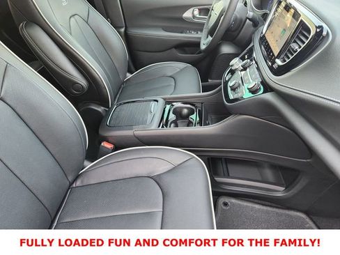 New 2026 Chrysler Pacifica Limited w/ S Appearance Package FWD image 10