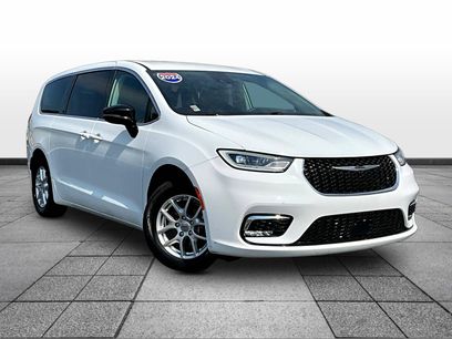 Used 2024 Chrysler Pacifica Touring-L