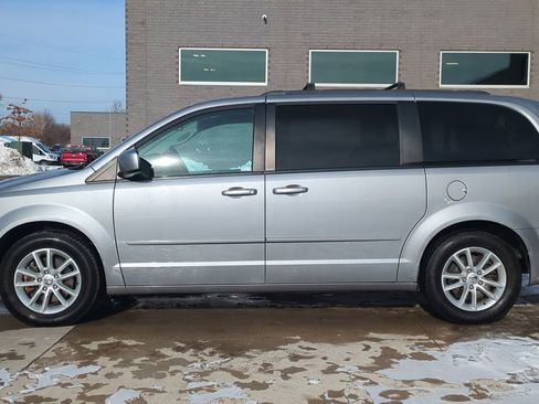 Used 2014 Dodge Grand Caravan SXT image 2