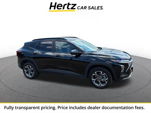 Used 2025 Chevrolet Trax LT FWD image 1