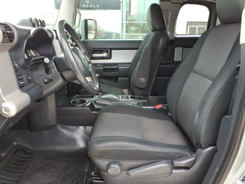 Used 2010 Toyota FJ Cruiser Base image 11