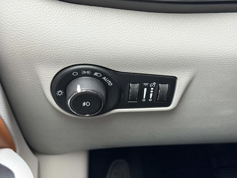 Used 2024 Jeep Compass Limited image 18