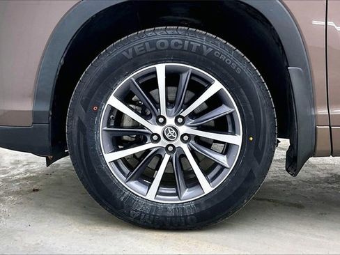 Used 2017 Toyota Highlander XLE image 10