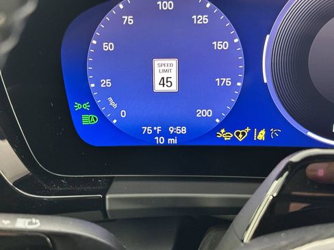 New 2026 Porsche Macan Turbo Electric AWD/4WD image 32