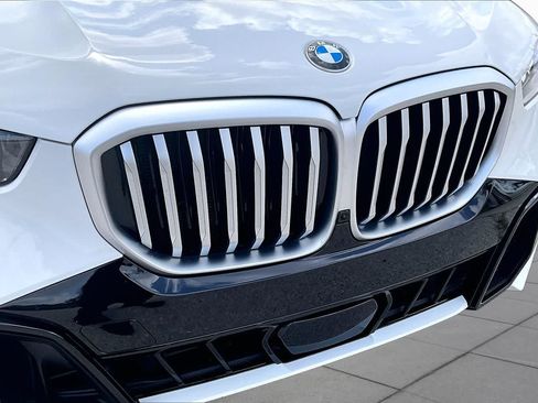 Used 2026 BMW X5 xDrive40i w/ M Sport Package AWD/4WD image 28