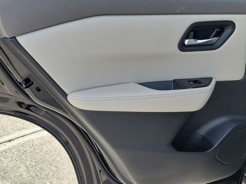 Certified 2025 Nissan Rogue SV FWD image 20