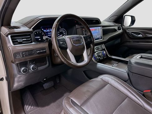 Used 2021 GMC Yukon Denali w/ LPO, Illumination Package RWD image 9