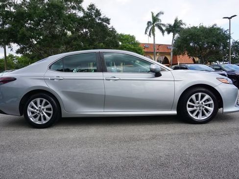 Used 2021 Toyota Camry LE FWD image 17