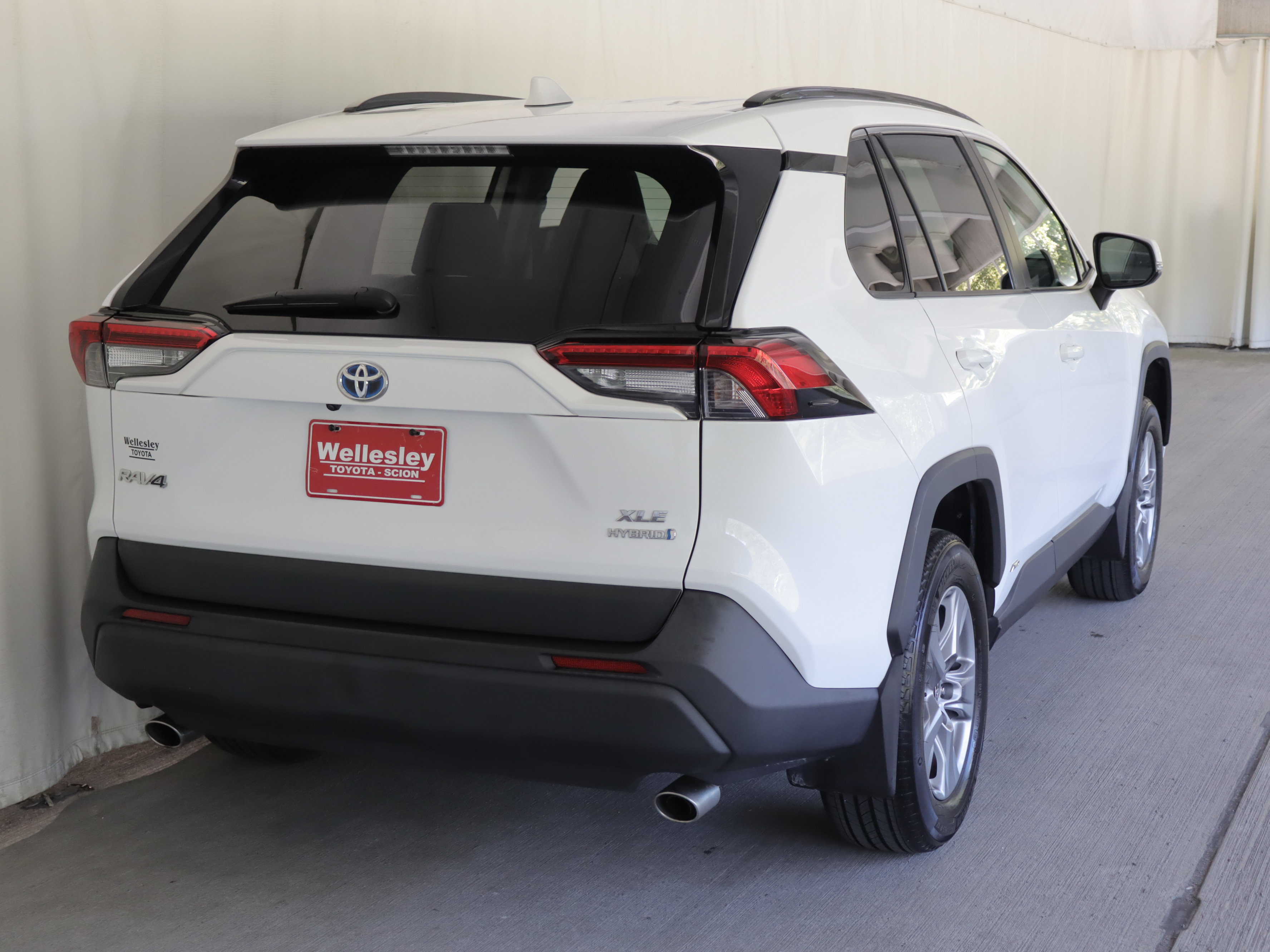 Used 2024 Toyota RAV4 XLE w/ Convenience Package AWD/4WD image 7